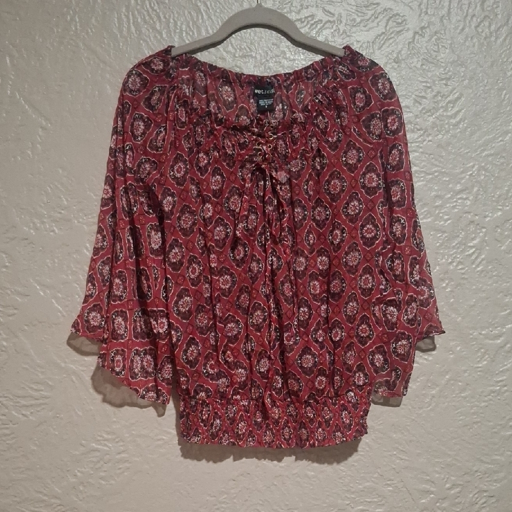 NWT.Wet Seal Women's Red and Black Patterned Blouse